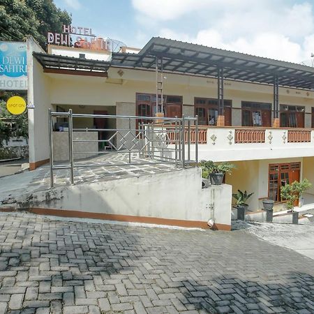 Spot On 90092 Dewi Safitri Hotel Семаранг Екстериор снимка