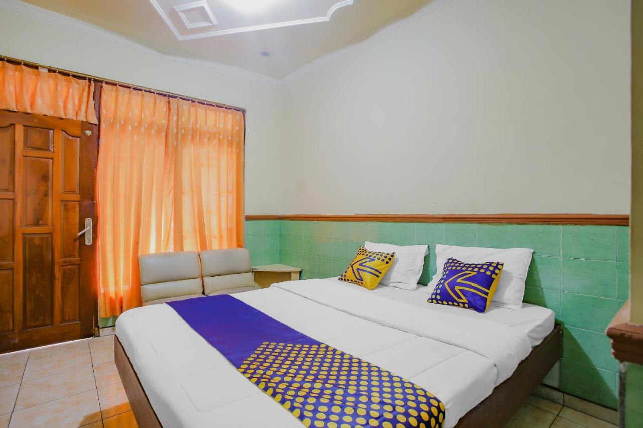 Spot On 90092 Dewi Safitri Hotel Семаранг Екстериор снимка