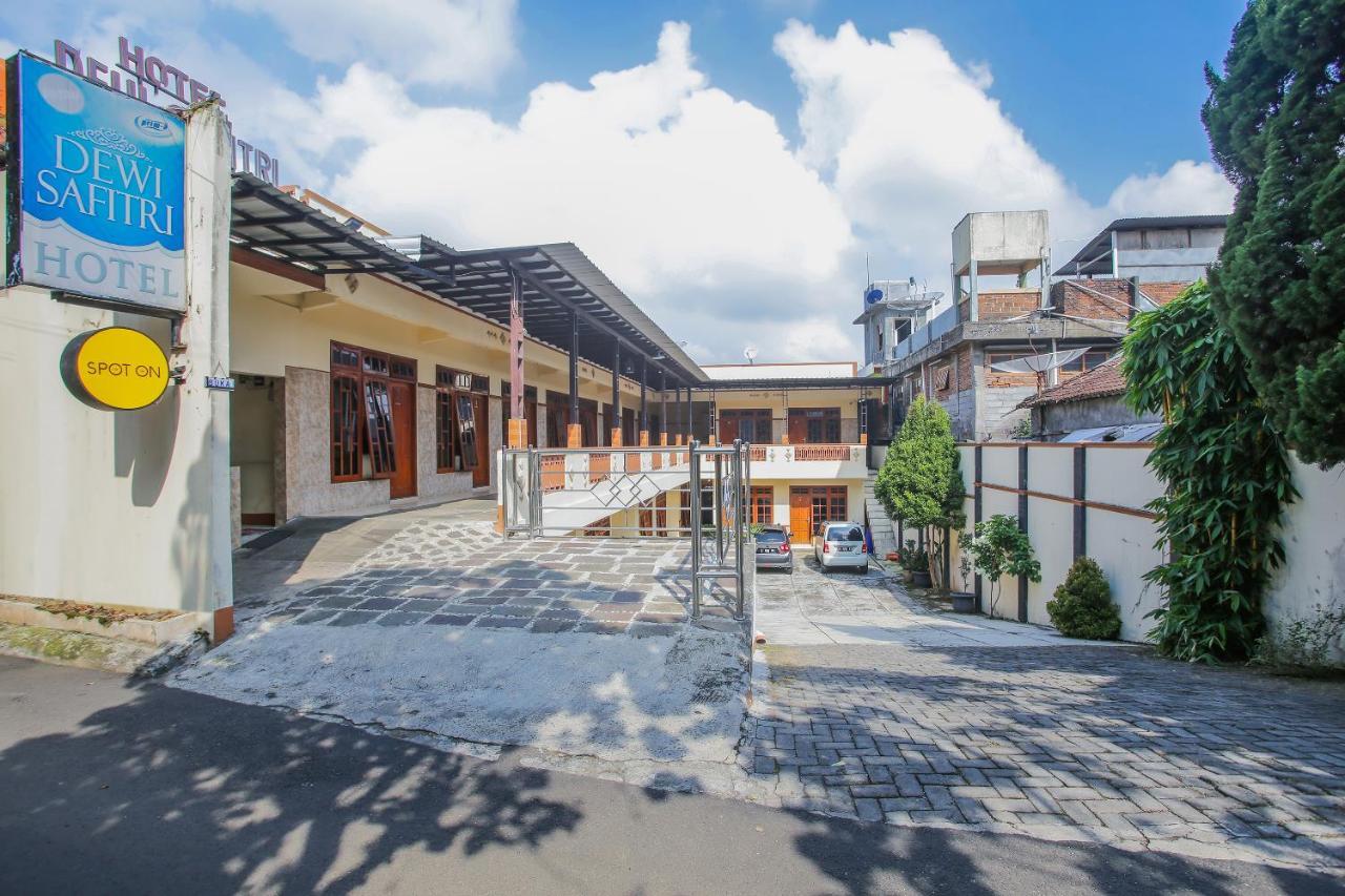 Spot On 90092 Dewi Safitri Hotel Семаранг Екстериор снимка