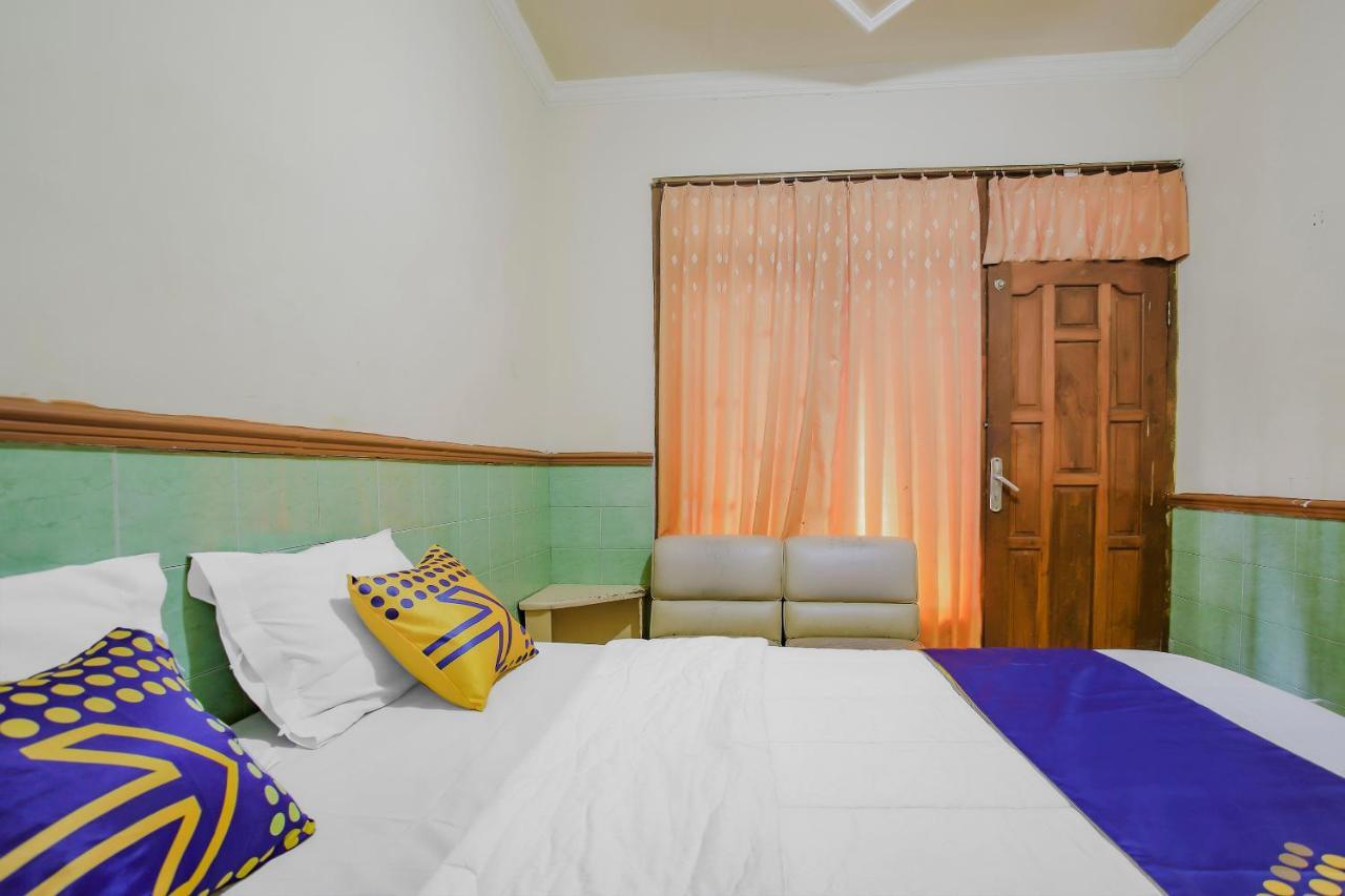 Spot On 90092 Dewi Safitri Hotel Семаранг Екстериор снимка