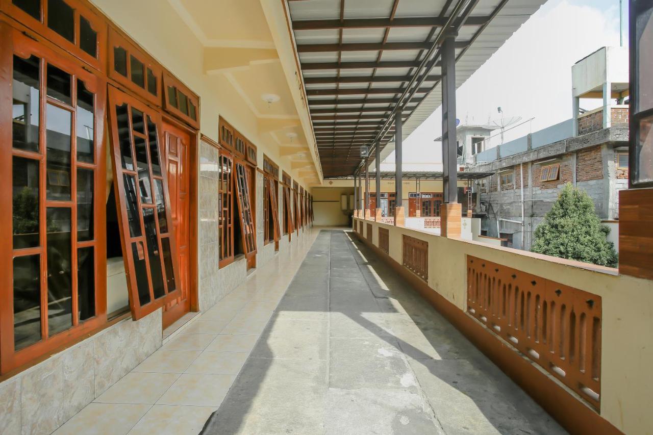 Spot On 90092 Dewi Safitri Hotel Семаранг Екстериор снимка