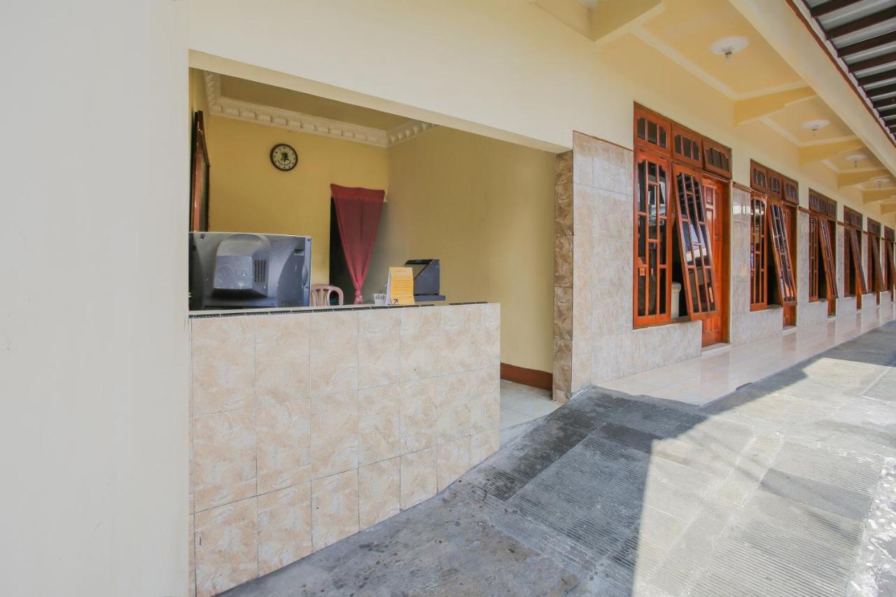 Spot On 90092 Dewi Safitri Hotel Семаранг Екстериор снимка