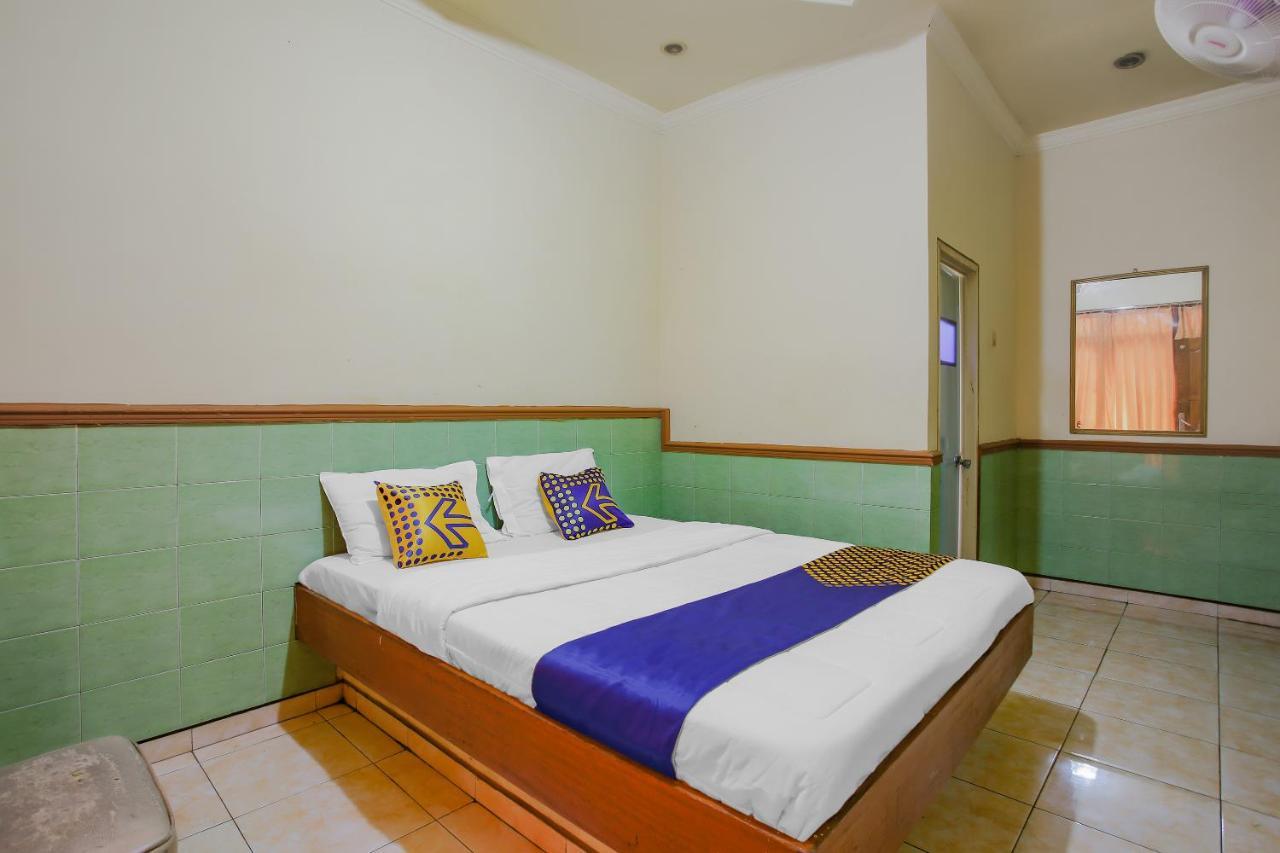 Spot On 90092 Dewi Safitri Hotel Семаранг Екстериор снимка