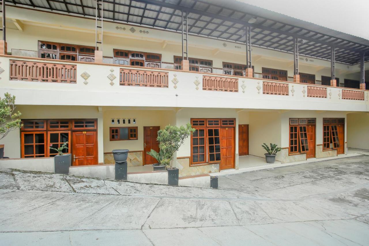 Spot On 90092 Dewi Safitri Hotel Семаранг Екстериор снимка