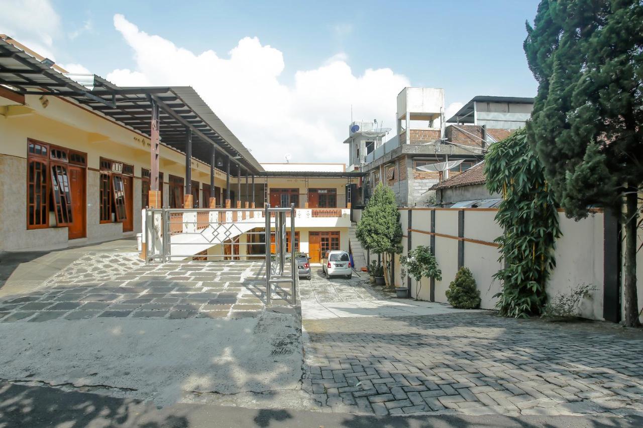 Spot On 90092 Dewi Safitri Hotel Семаранг Екстериор снимка