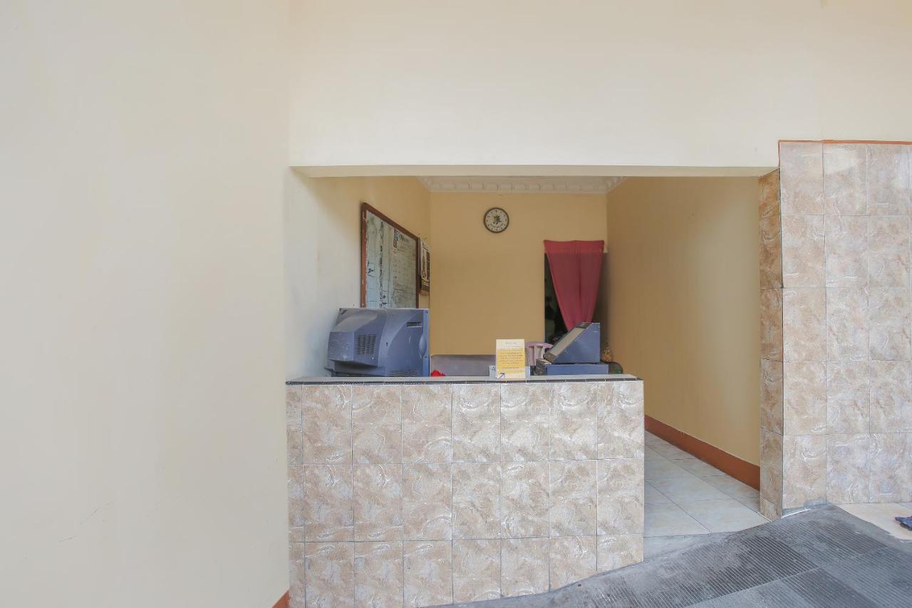 Spot On 90092 Dewi Safitri Hotel Семаранг Екстериор снимка