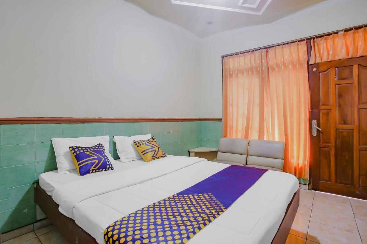 Spot On 90092 Dewi Safitri Hotel Семаранг Екстериор снимка