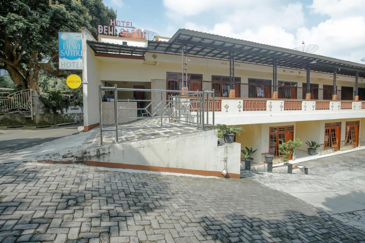 Spot On 90092 Dewi Safitri Hotel Семаранг Екстериор снимка