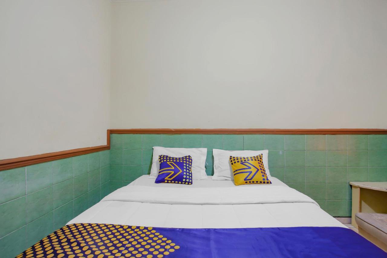 Spot On 90092 Dewi Safitri Hotel Семаранг Екстериор снимка