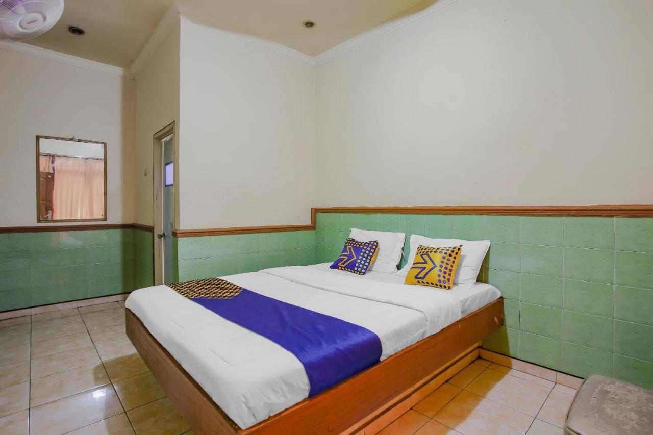 Spot On 90092 Dewi Safitri Hotel Семаранг Екстериор снимка