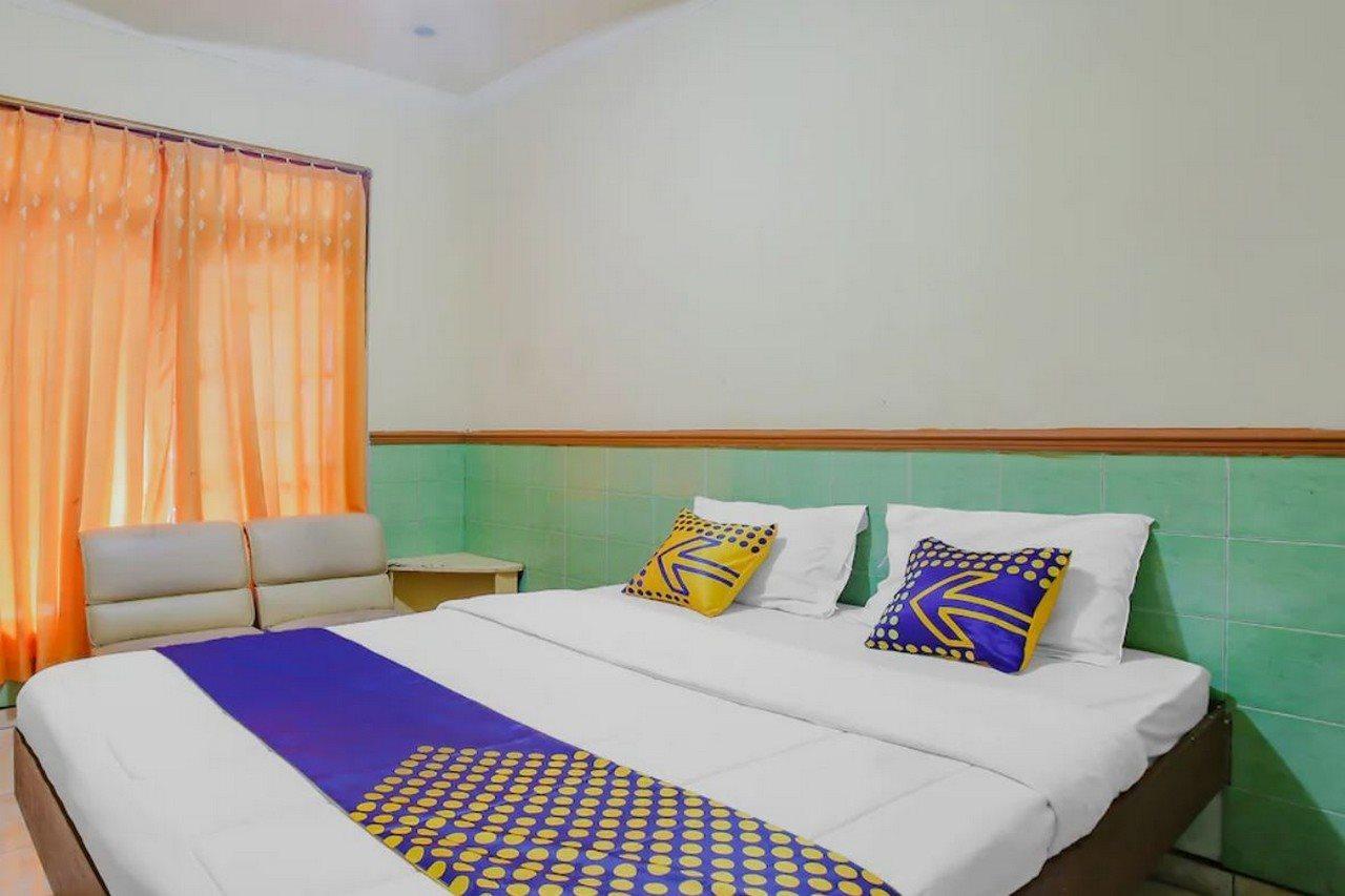 Spot On 90092 Dewi Safitri Hotel Семаранг Екстериор снимка